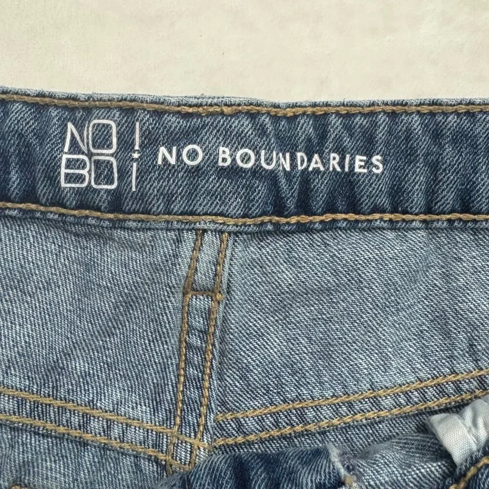 Womens Distressed Patchwork Denim Jeans Embroidered Juniors Size15 No Boundaries - Picture 3 of 13
